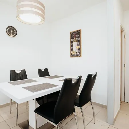 Double And Single S Apartment *