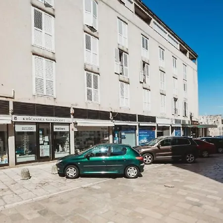 Double And Single S Apartment
