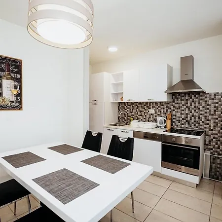Double And Single S Apartment *